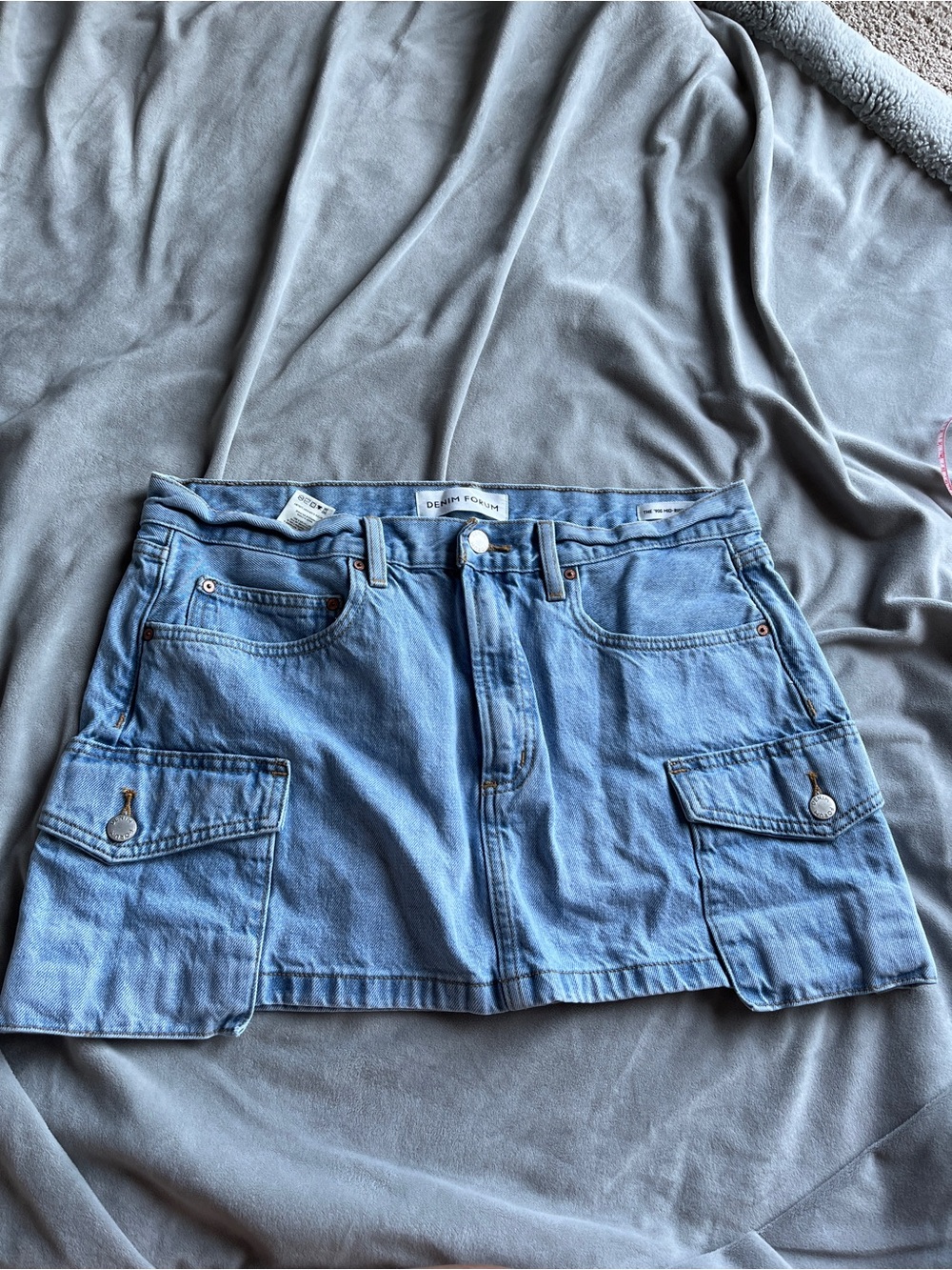Aritzia Denim Forum 90’s Cargo Mini Denim Mid-Rise Skirt